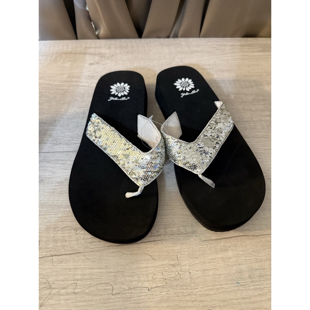 NEW Yellow Box Yellowbox Chamomile Flip Flops Size 7.5  Silver Sequins - Picture 1 of 7